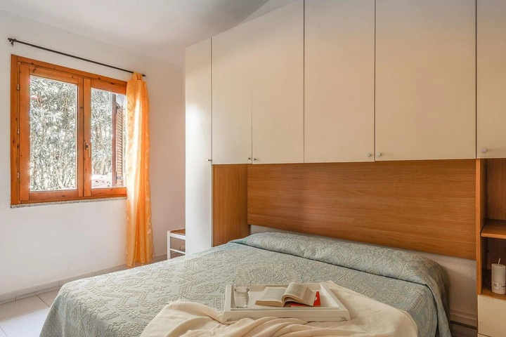 Room 2 of 11