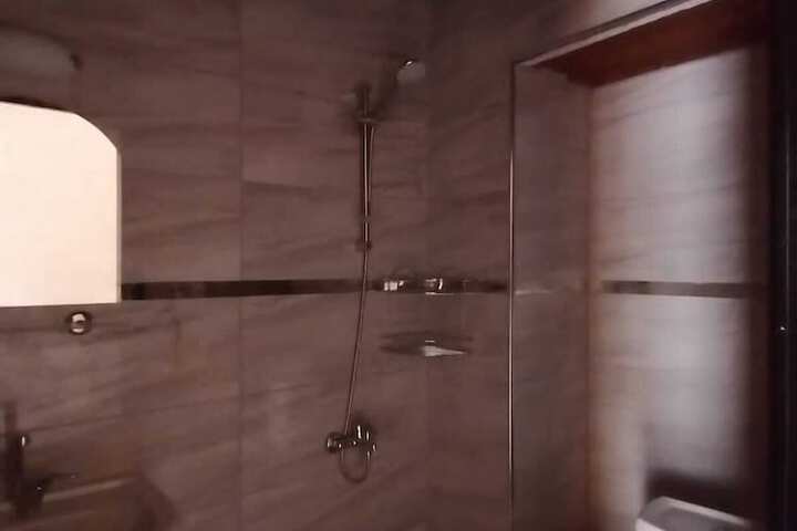 Room 12 of 16