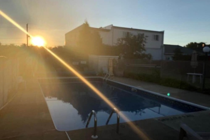 Pool 31 of 51