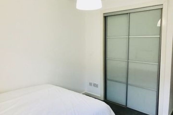 Room 4 of 11