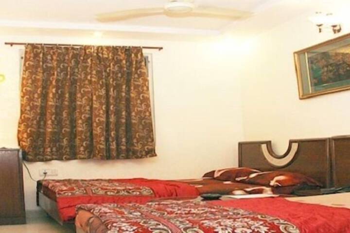 Room 5 of 6