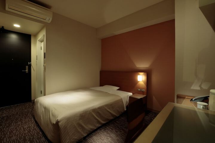 Room 13 of 50