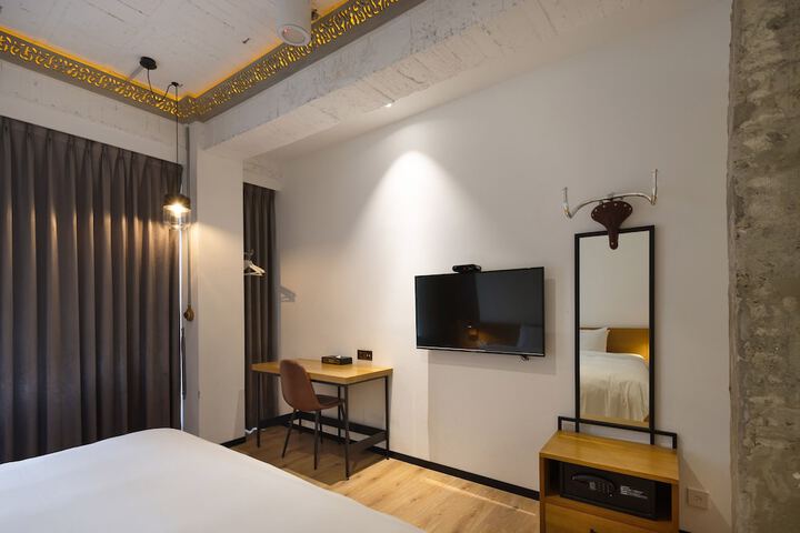 Room 47 of 151