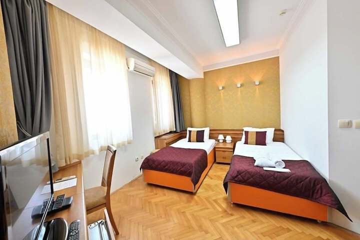 Room 52 of 93