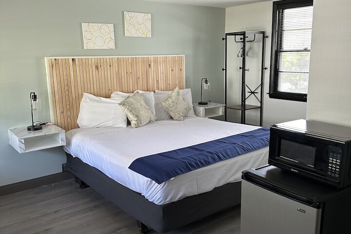 Double Room Mobility Accessible (5 of 21)