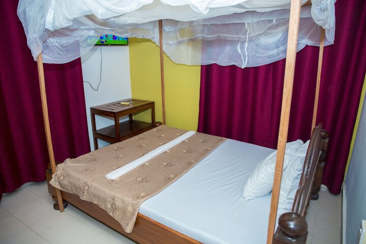 Room 6 of 39