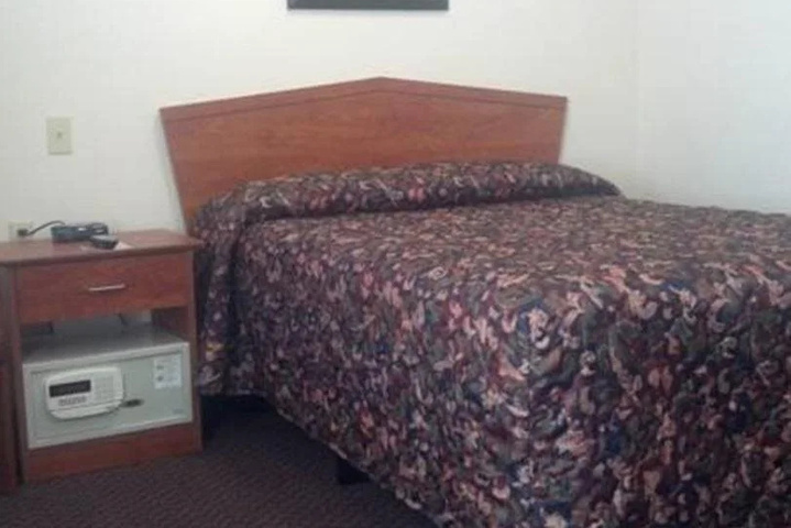 Room 4 of 10