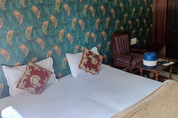 Room 5 of 28