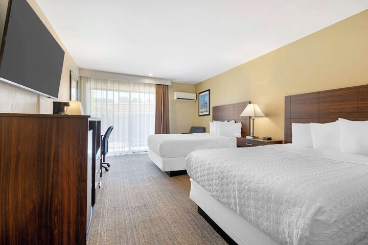 2 Double Beds (3 of 12)