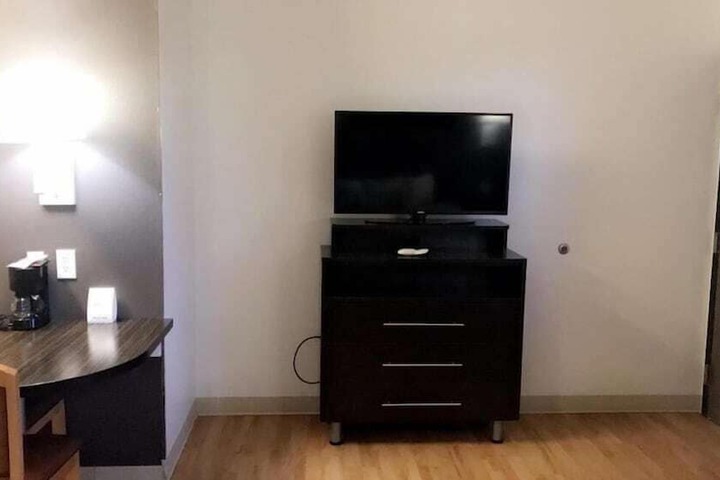 Room 18 of 74