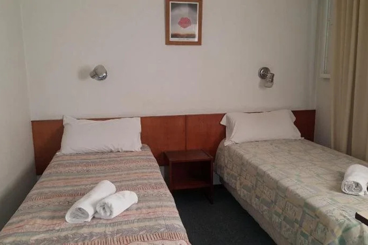 Room 6 of 15