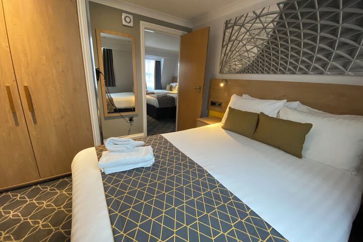 Room 13 of 20