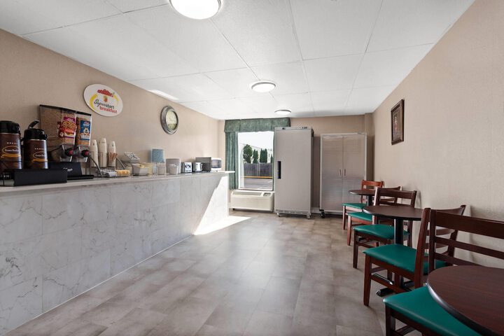 Breakfast/Coffee Service 23 of 26