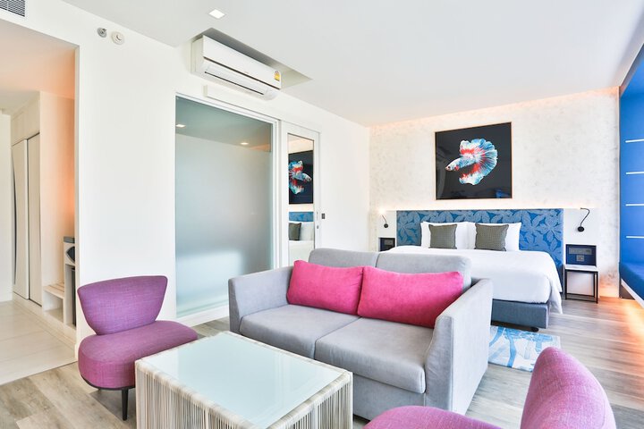 Room 53 of 158