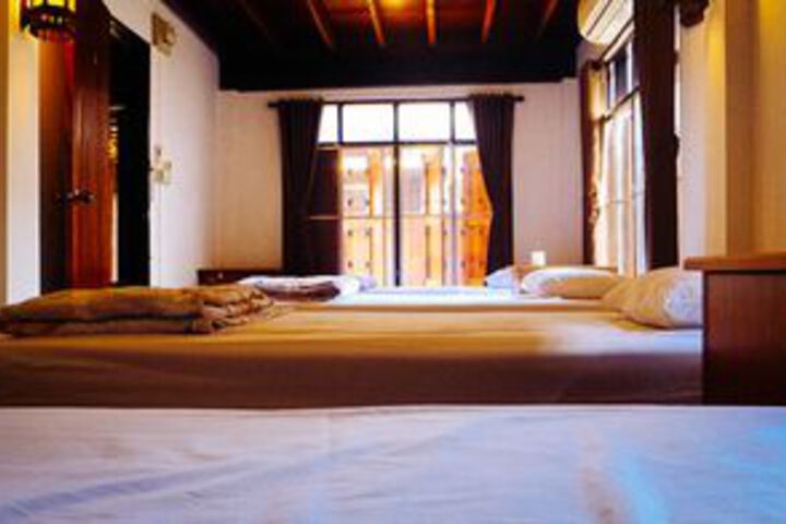 Room 6 of 11