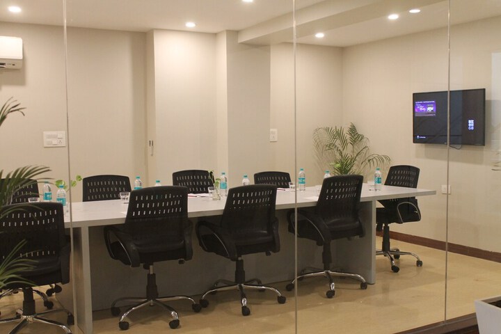 Business Center 32 of 36