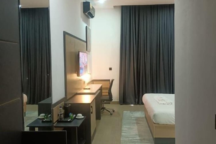 Room 13 of 52