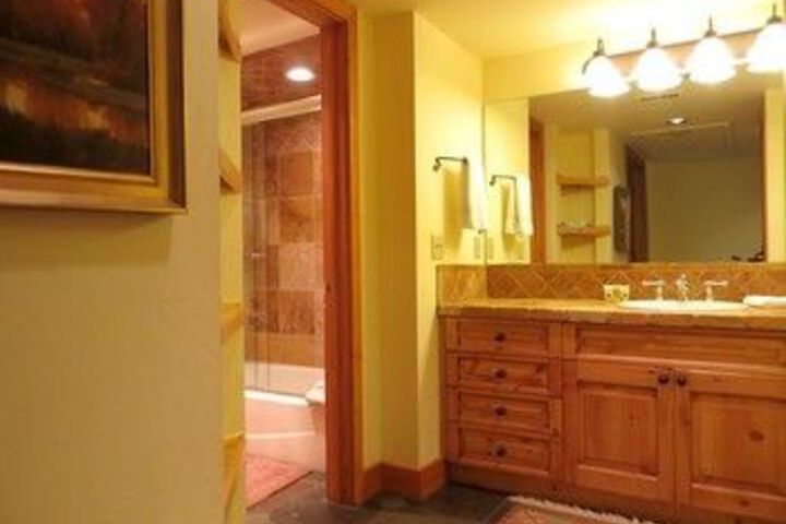 Room 2 of 8
