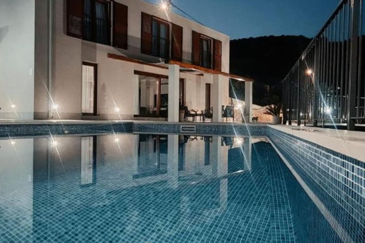 Pool 2 of 7