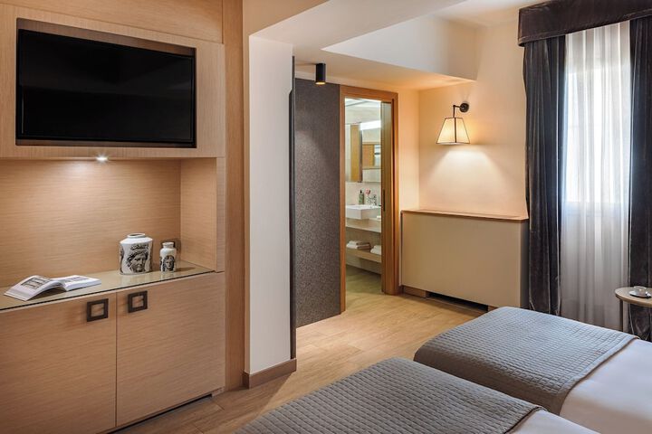 Room 37 of 134