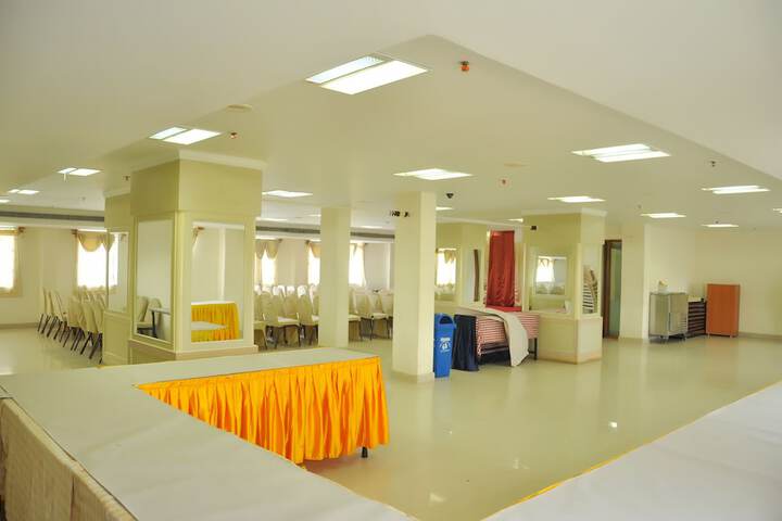Ballroom/Hall 26 of 33