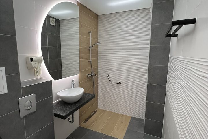 Room 18 of 24