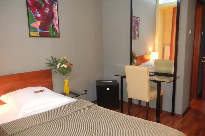 Room 2 of 19