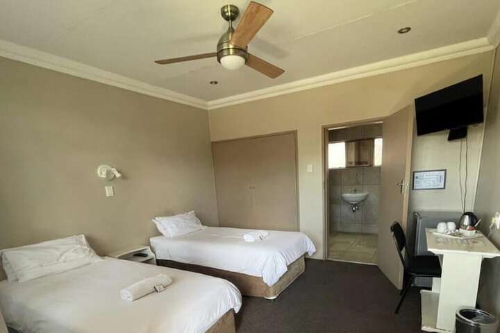 Room 10 of 24