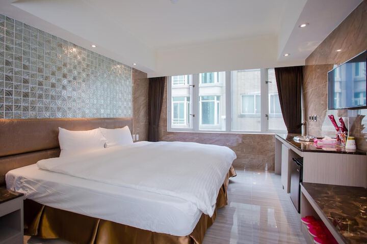 Room 16 of 39