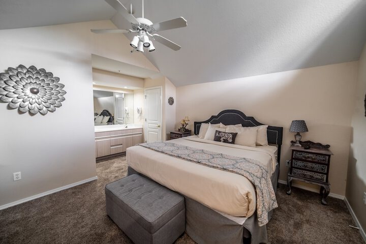 Room 6 of 94