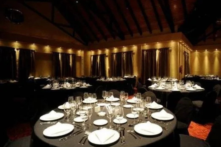 Dining 16 of 19
