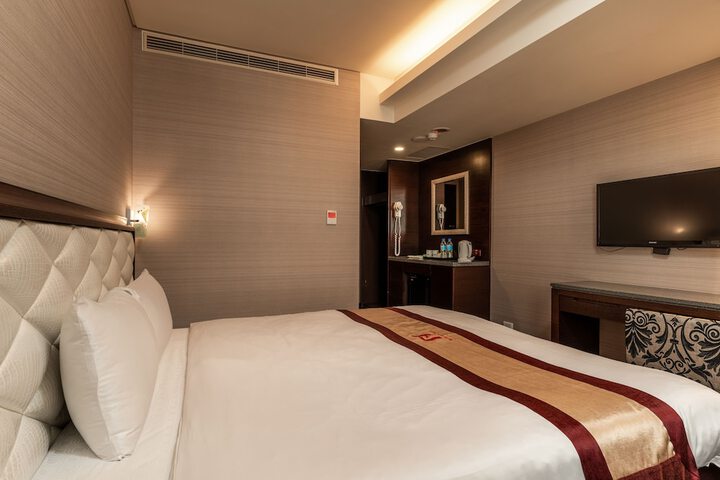 Room 12 of 38