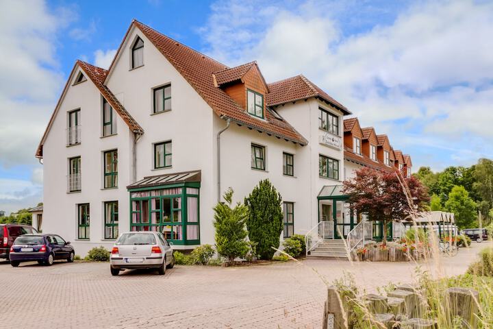 Exterior of Hotel Garni Zwickau Mosel
