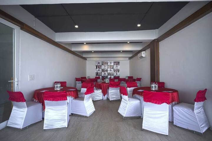 Ballroom/Hall 54 of 64