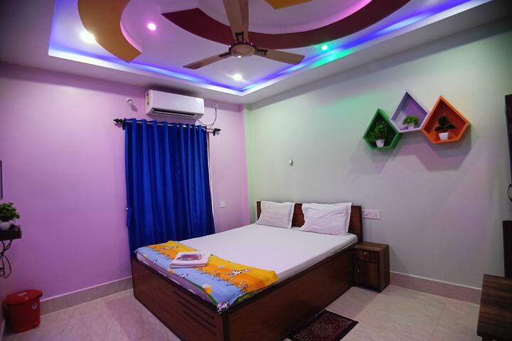 Room 12 of 30