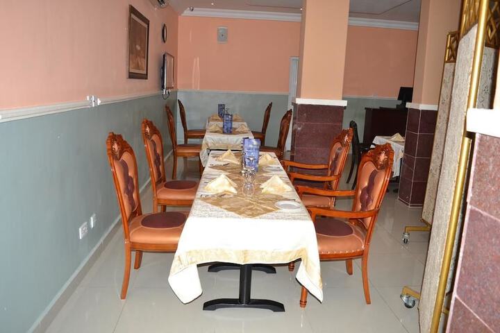 Dining 20 of 24