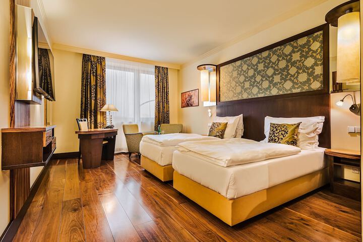 Room 2 of 38