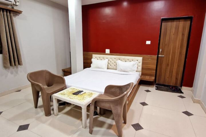Room 6 of 19