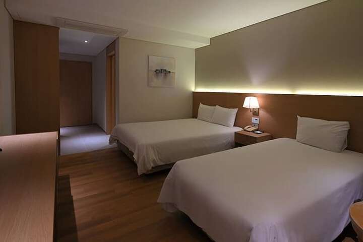 Room 25 of 69