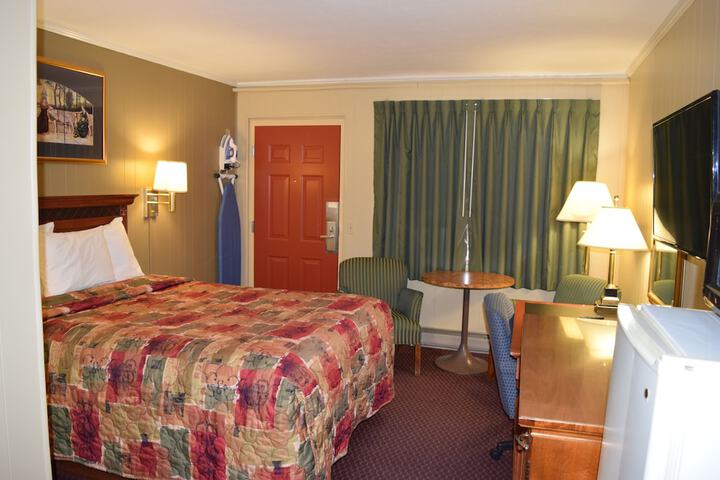 Room 8 of 19