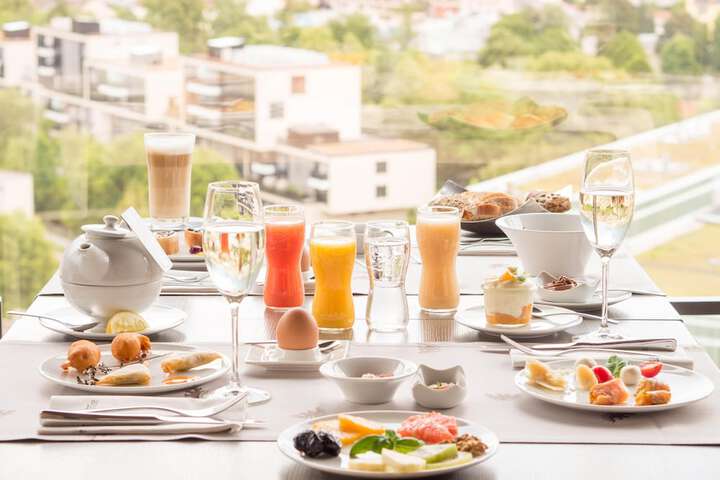 Breakfast/Coffee Service 68 of 138