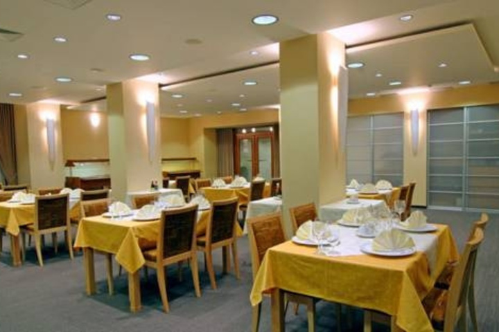 Dining 17 of 17