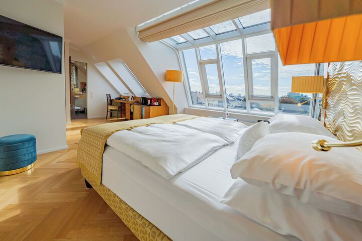 Room 42 of 111