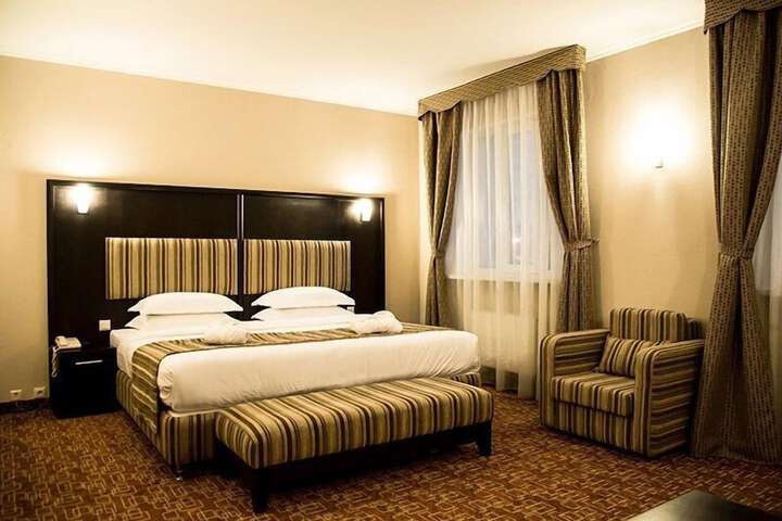 Room 9 of 22