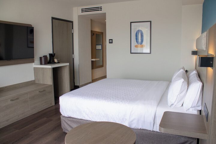 Room 2 of 82