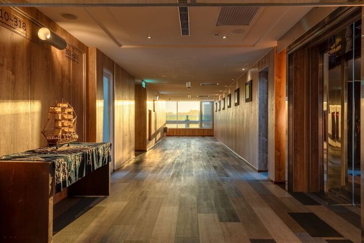 Ballroom/Hall 64 of 70