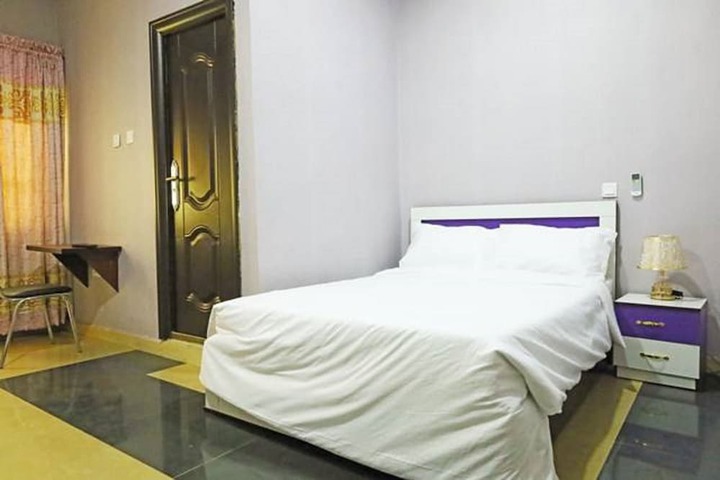 Room 5 of 32