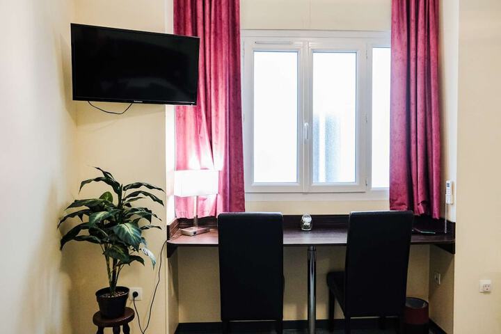 Room 23 of 38