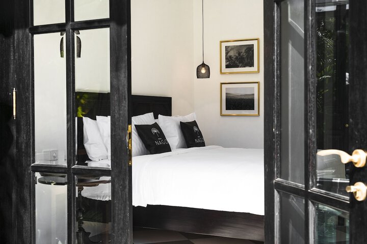 Room 4 of 17