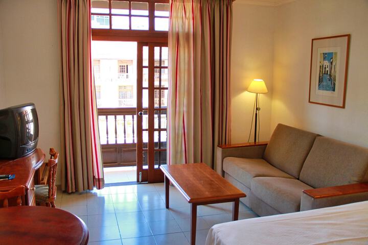 Room 12 of 28